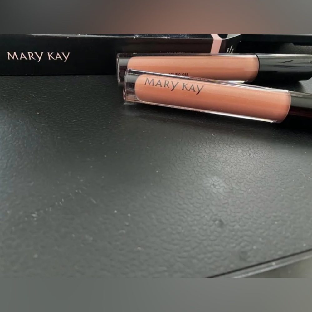 NWOT-(2 new) Mary Kay Unlimited Lip Gloss Soft Nude